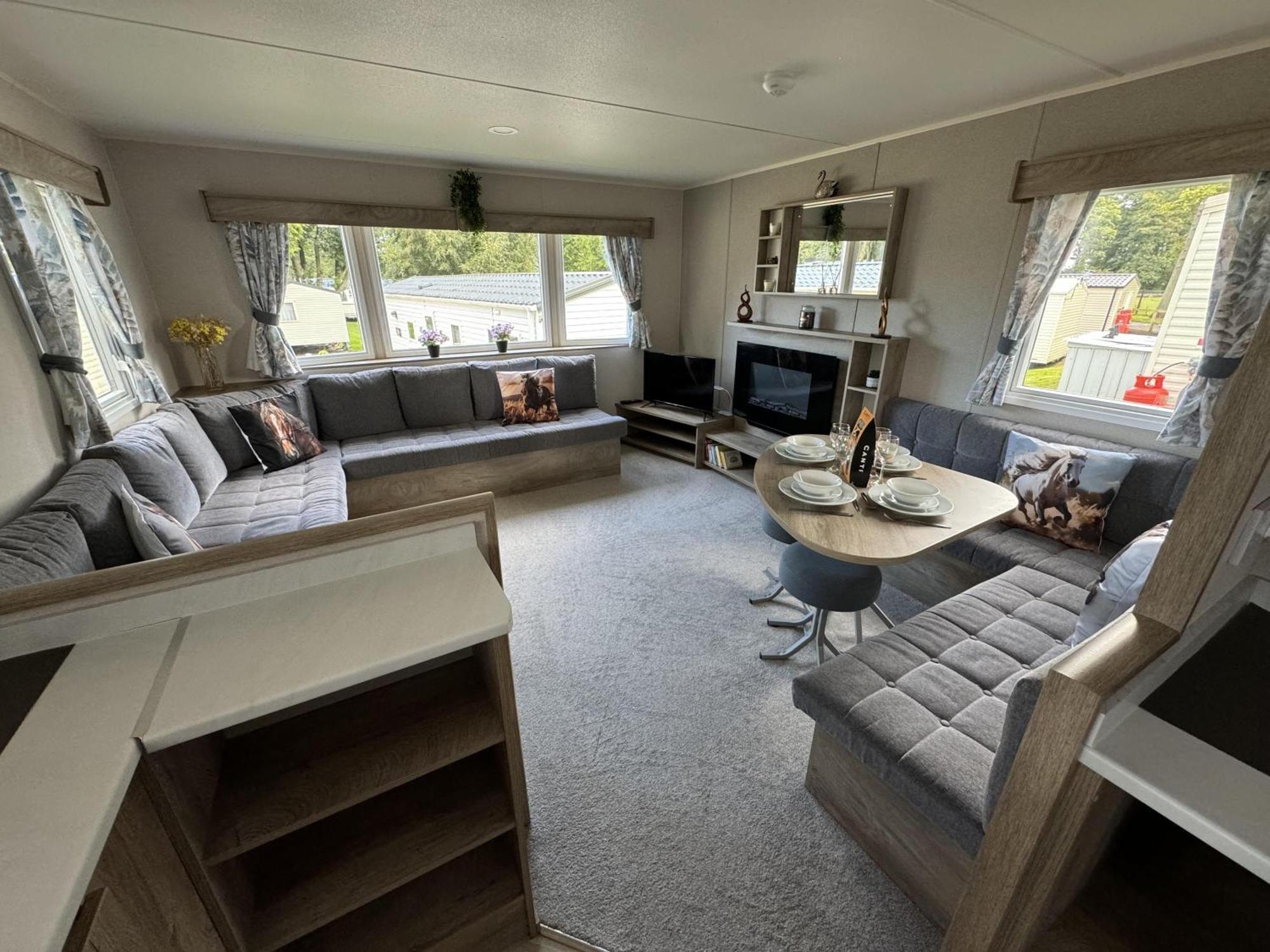 Pony Gate Caravan On Haggerstone Castle West Lawn Бервик-апон-Твид Экстерьер фото